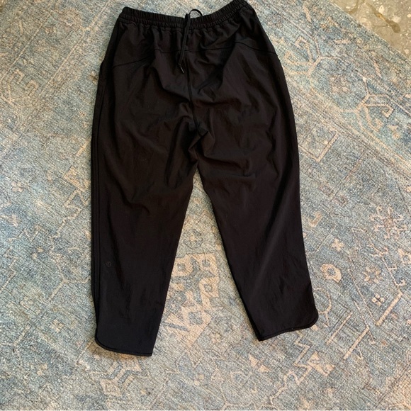 Lululemon Crops sz 6 - Picture 3 of 4